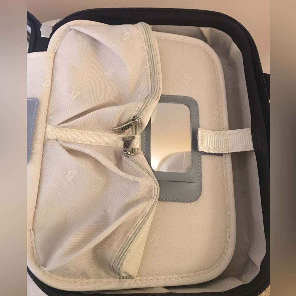 HEYS Train Case/Cosmetic Case - Picture 9 of 12